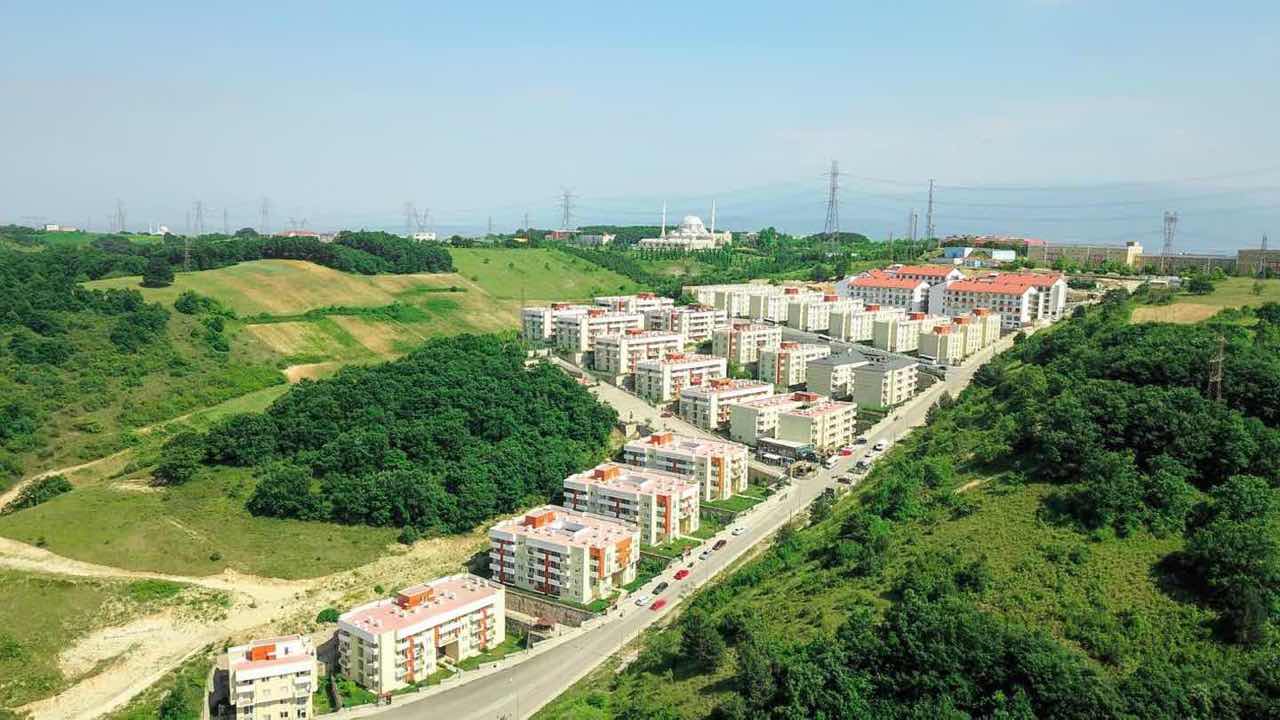 Unigarden öğrenci yurdu ve Sakarya Üniversitesi çevresinin havadan görünümü